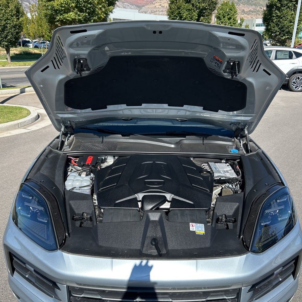 2024 Porsche Cayenne Base