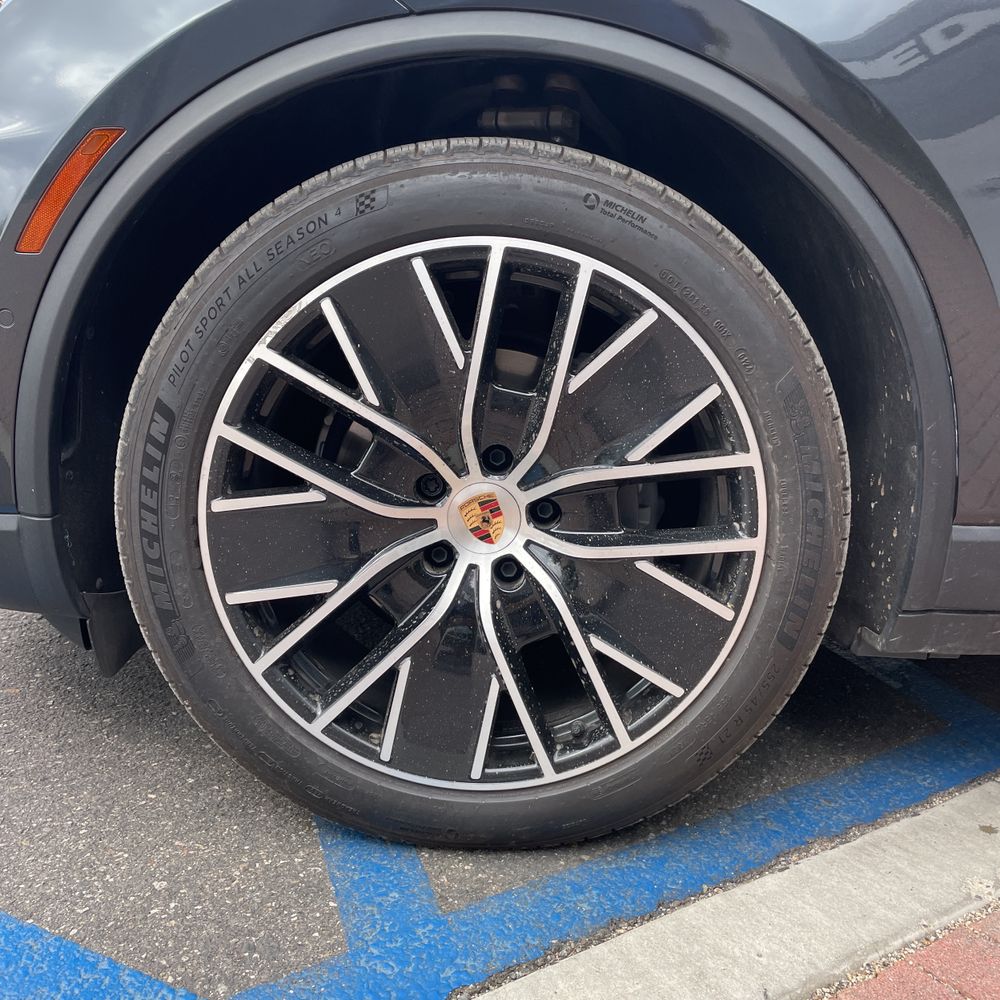 2024 Porsche Macan EV 4