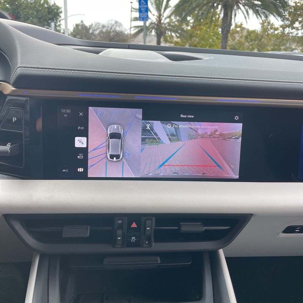 2024 Porsche Macan EV 4