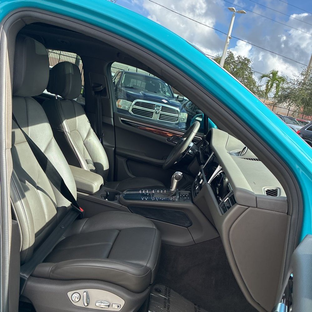 2020 Porsche Macan S