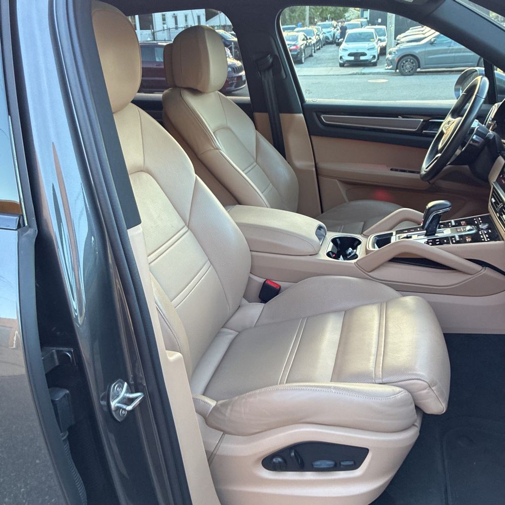2023 Porsche Cayenne S