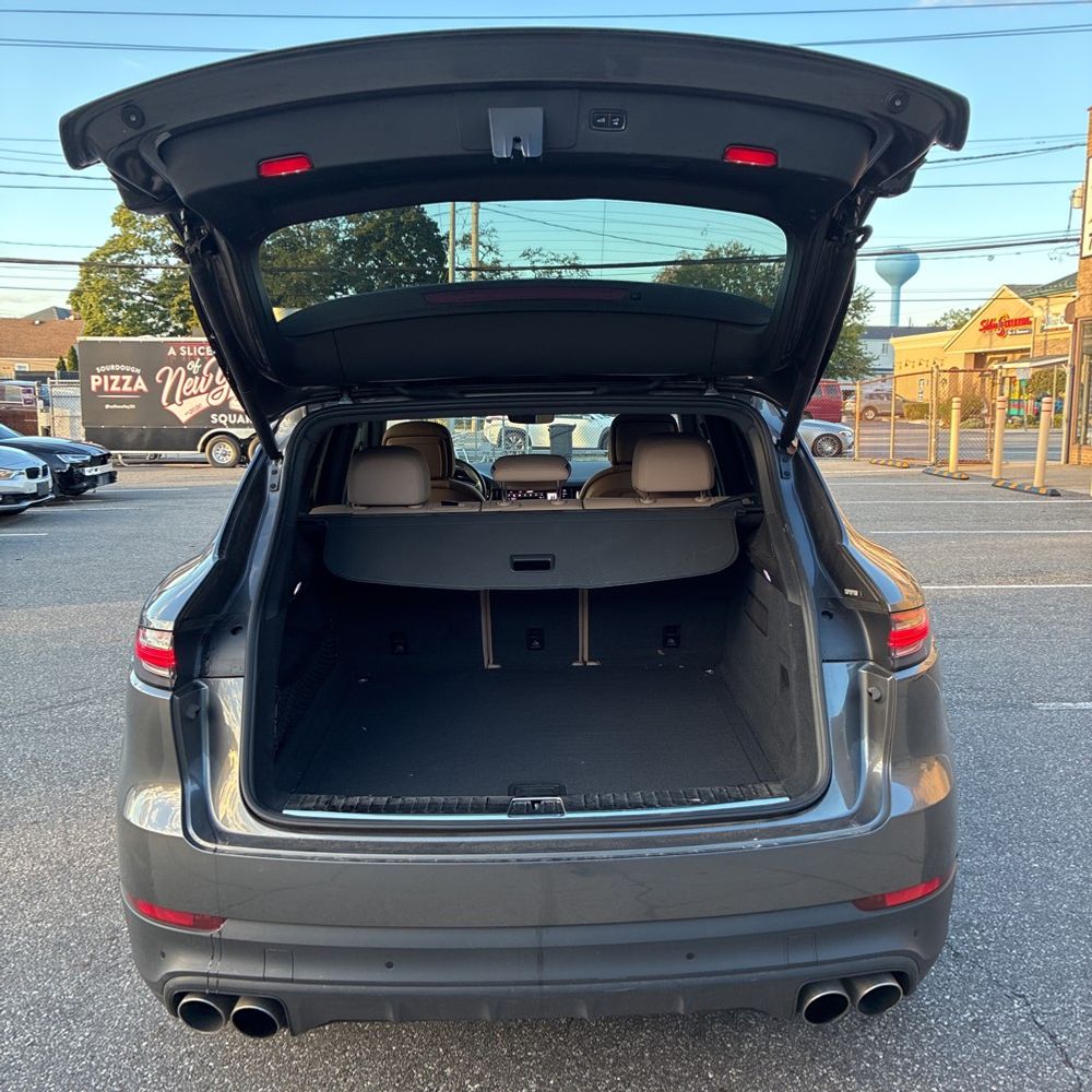 2023 Porsche Cayenne S
