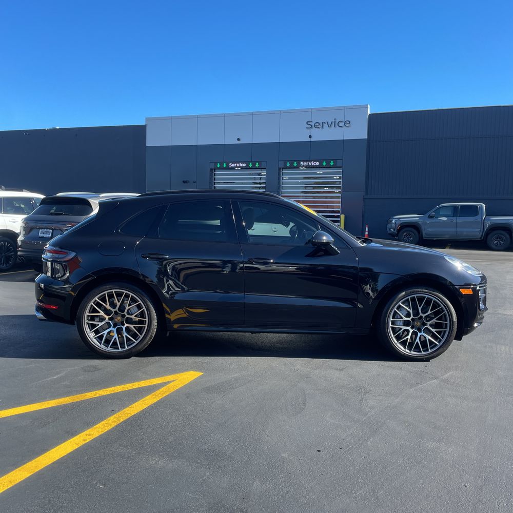 2020 Porsche Macan Turbo