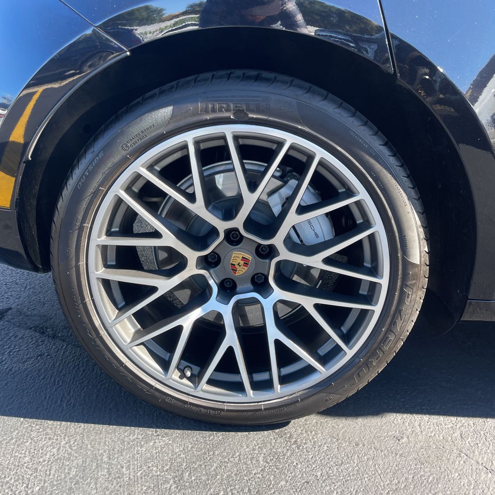 2020 Porsche Macan Turbo