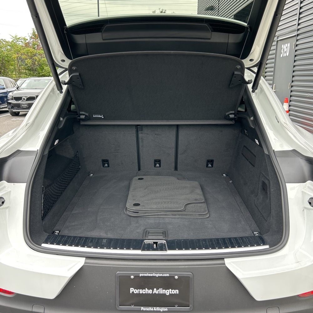 2025 Porsche Cayenne Base
