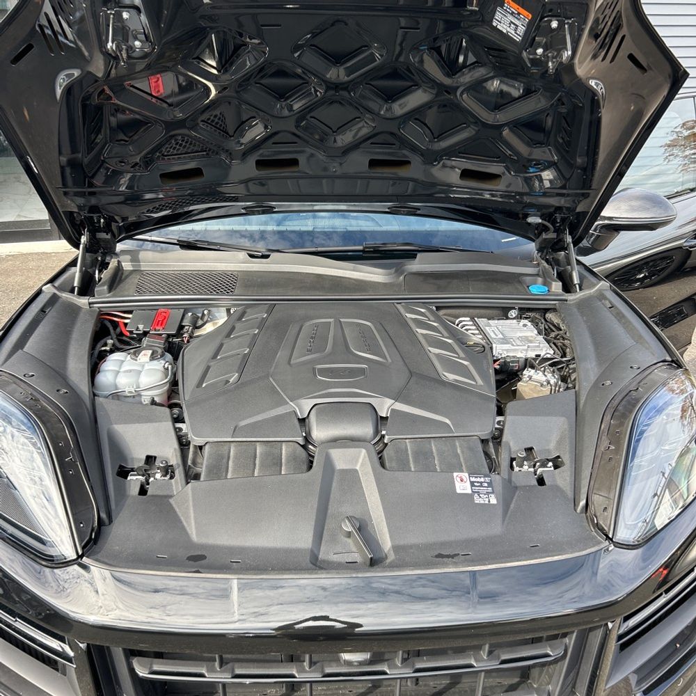 2025 Porsche Cayenne Turbo GT