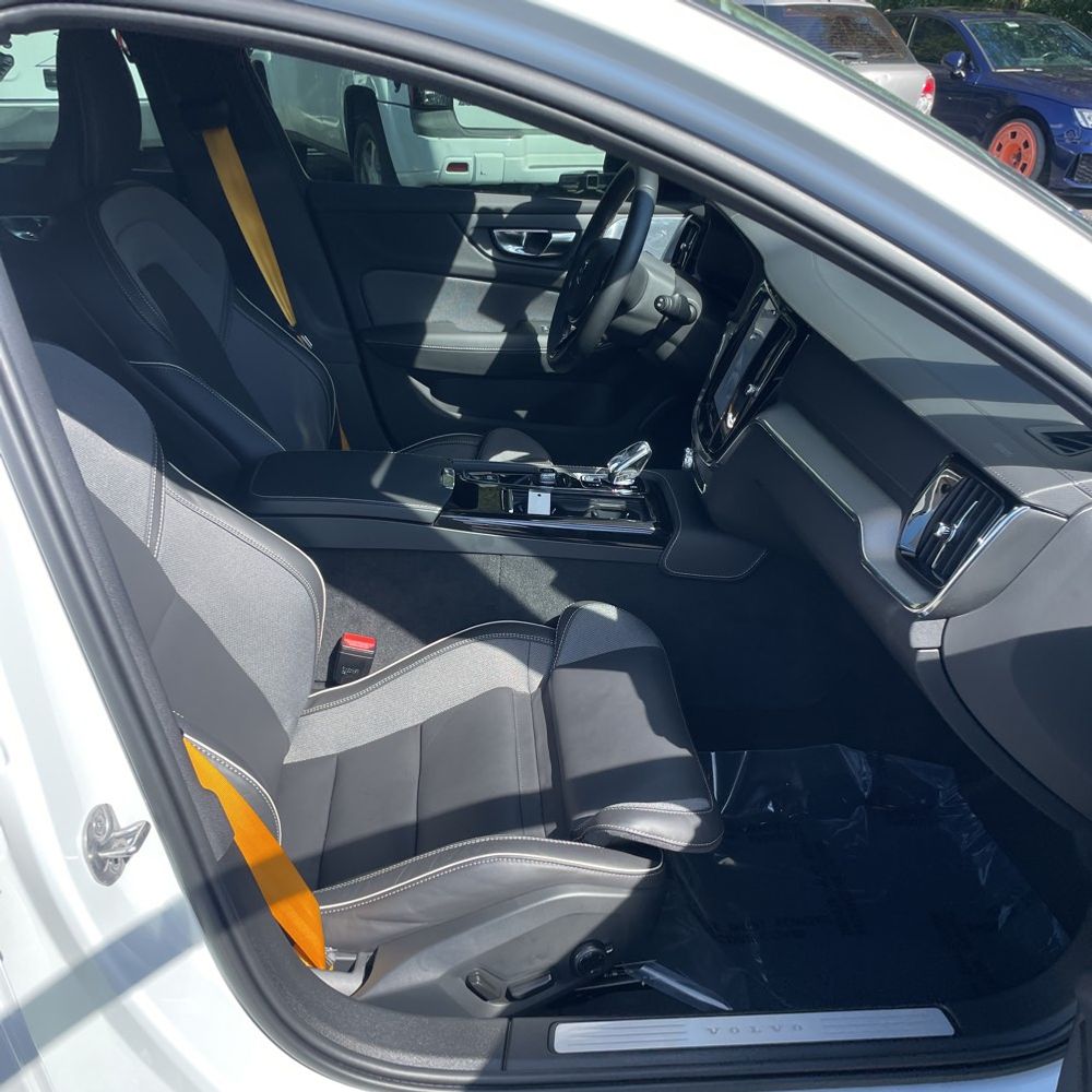 2025 Volvo V60 T8 - Polestar PHEV