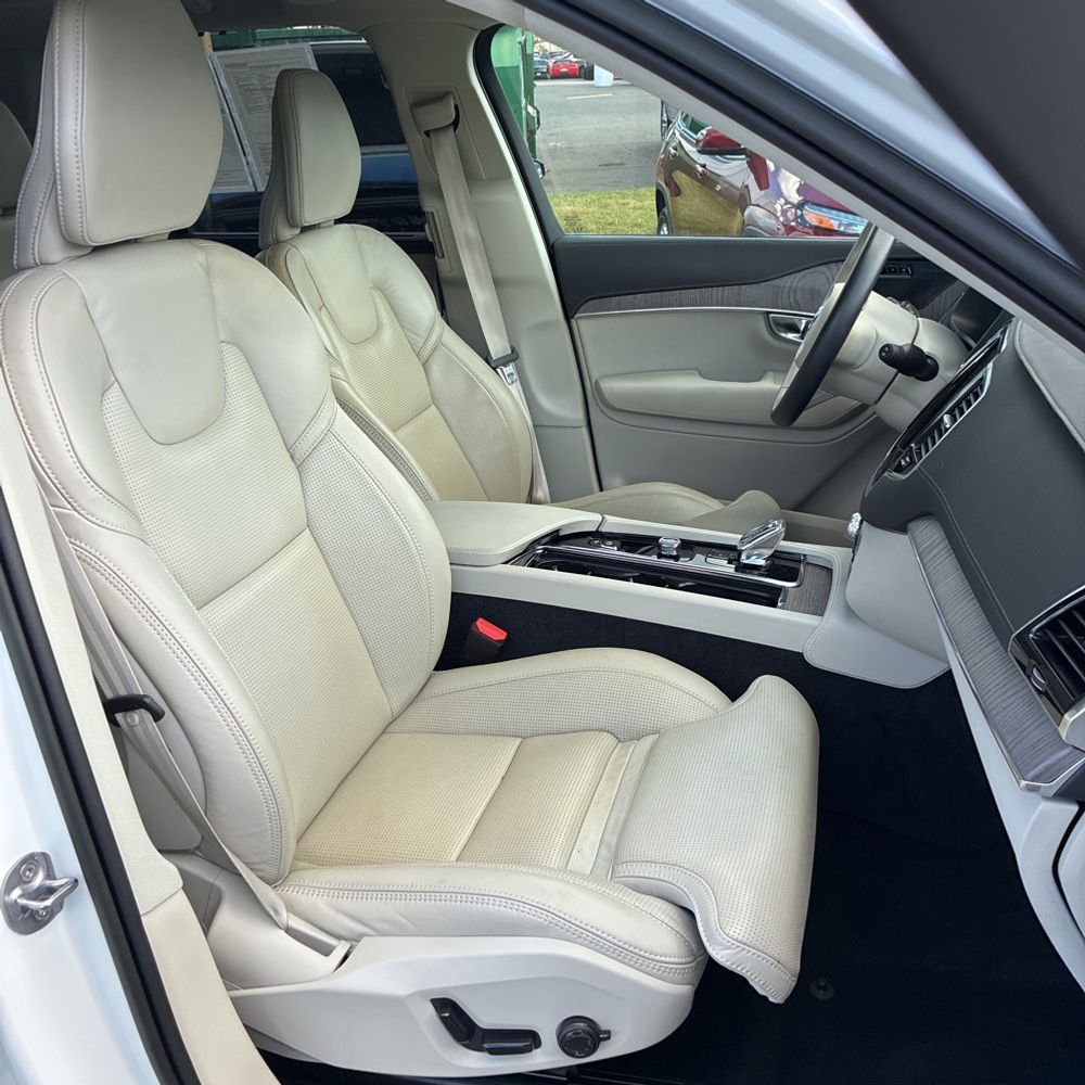 2023 Volvo XC90 B6 - Ultimate