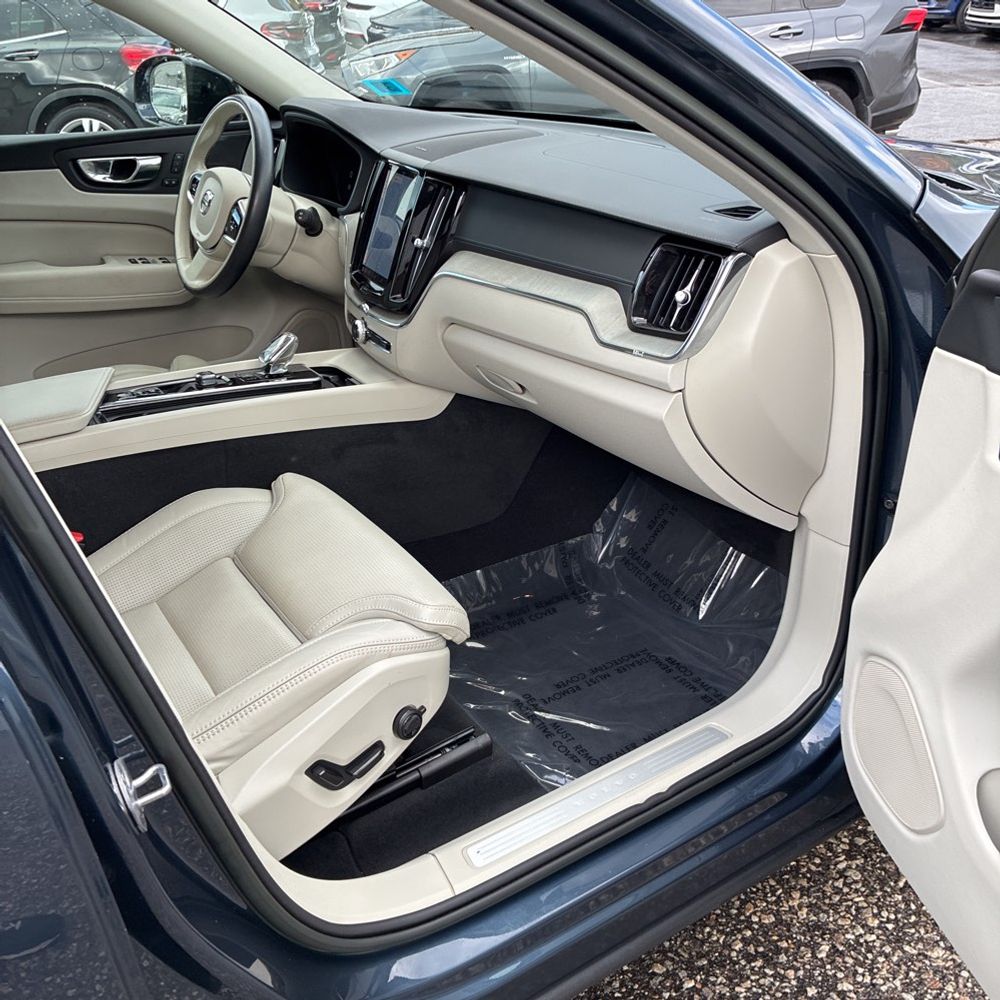 2023 Volvo XC60 B6 - Ultimate