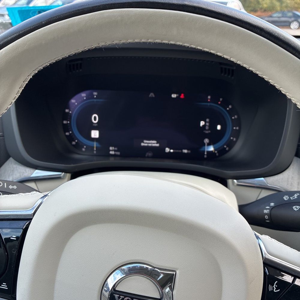 2023 Volvo XC60 B6 - Ultimate