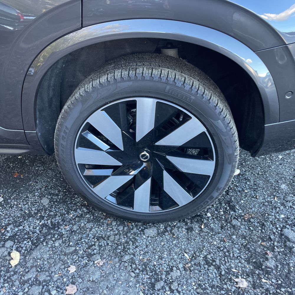 2024 Volvo XC90 T8 - Plus PHEV