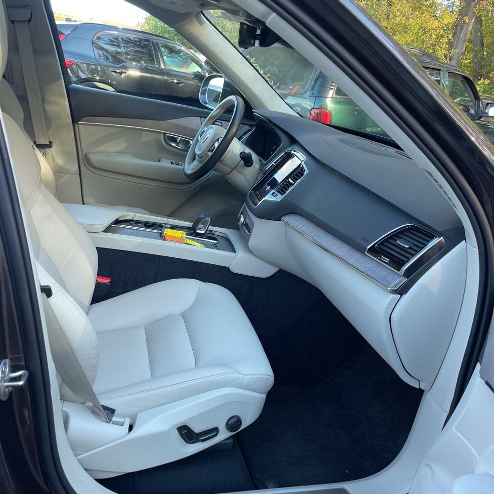 2024 Volvo XC90 T8 - Plus PHEV