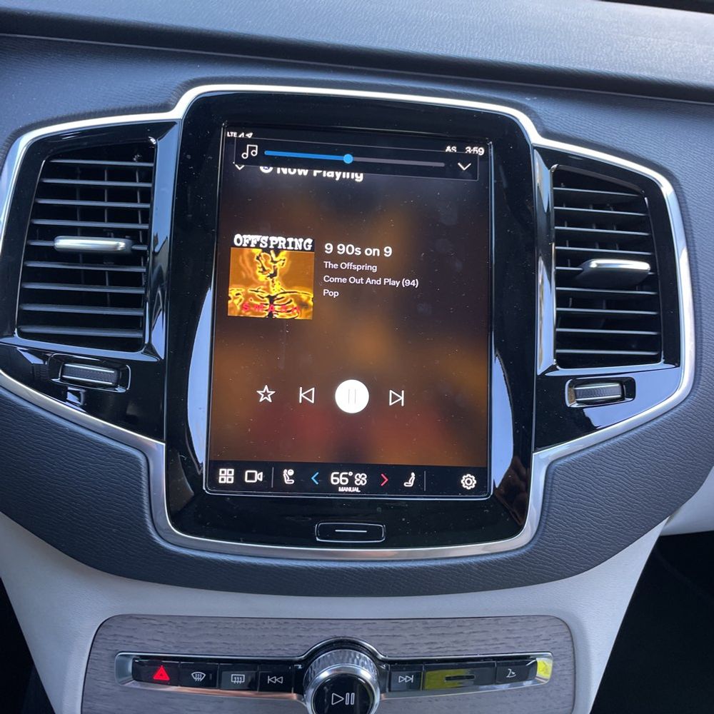 2024 Volvo XC90 T8 - Plus PHEV