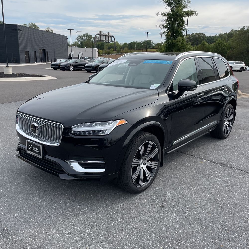 2023 Volvo XC90 T8 - Plus