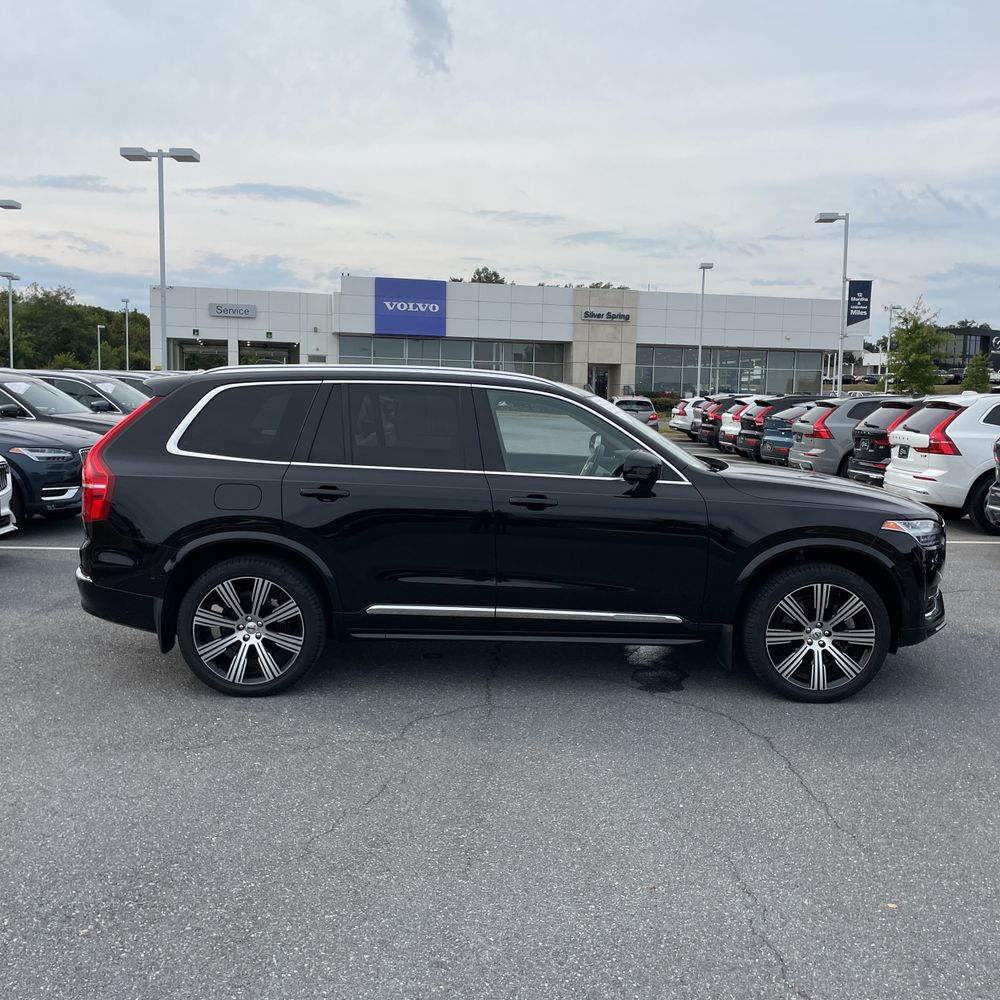 2023 Volvo XC90 T8 - Plus