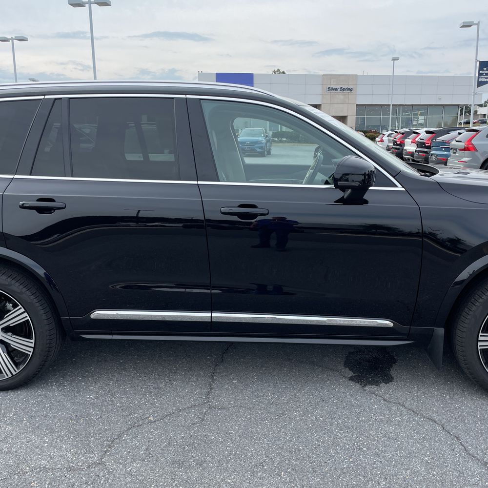 2023 Volvo XC90 T8 - Plus