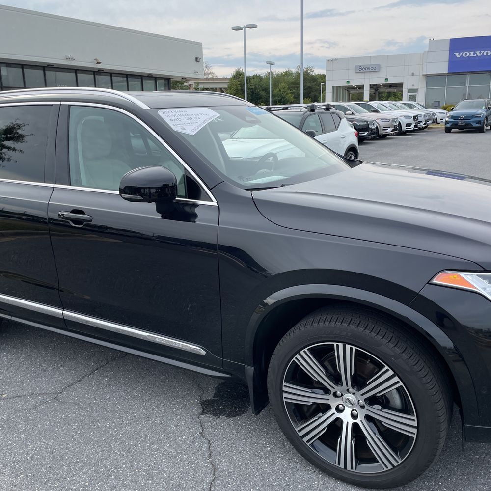2023 Volvo XC90 T8 - Plus