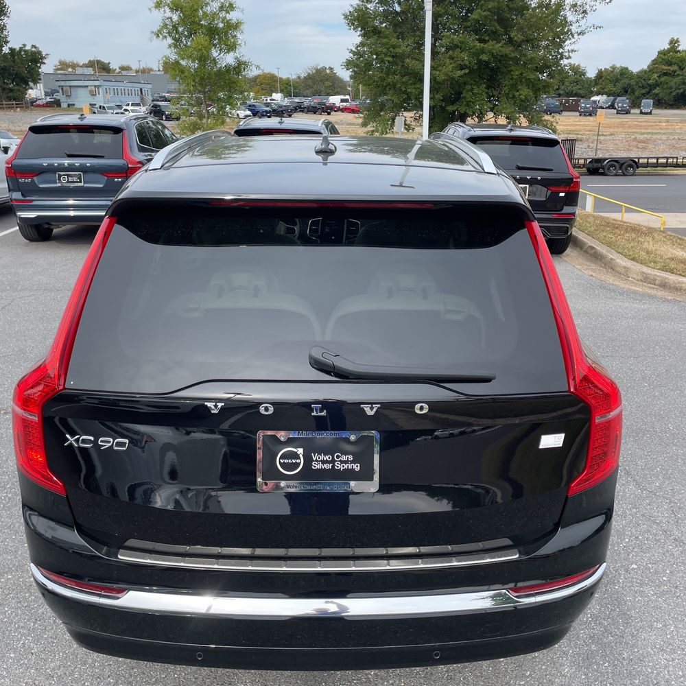 2023 Volvo XC90 T8 - Plus