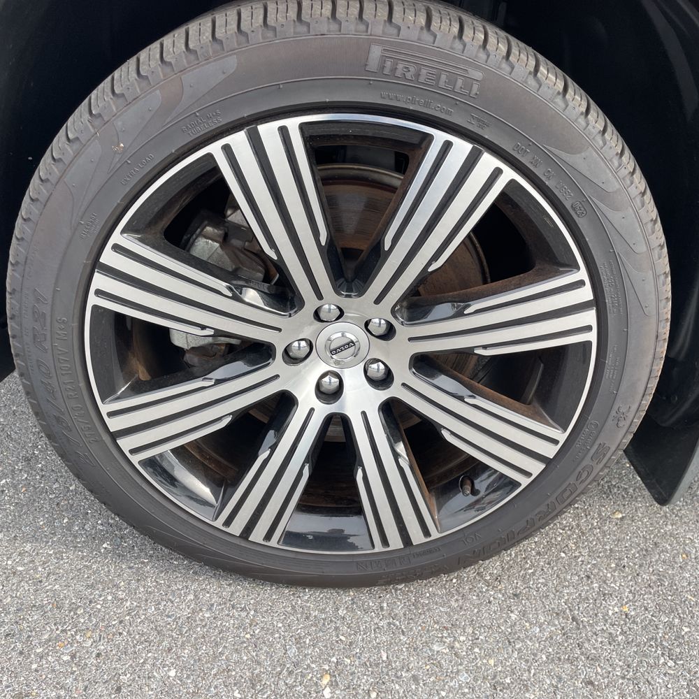 2023 Volvo XC90 T8 - Plus