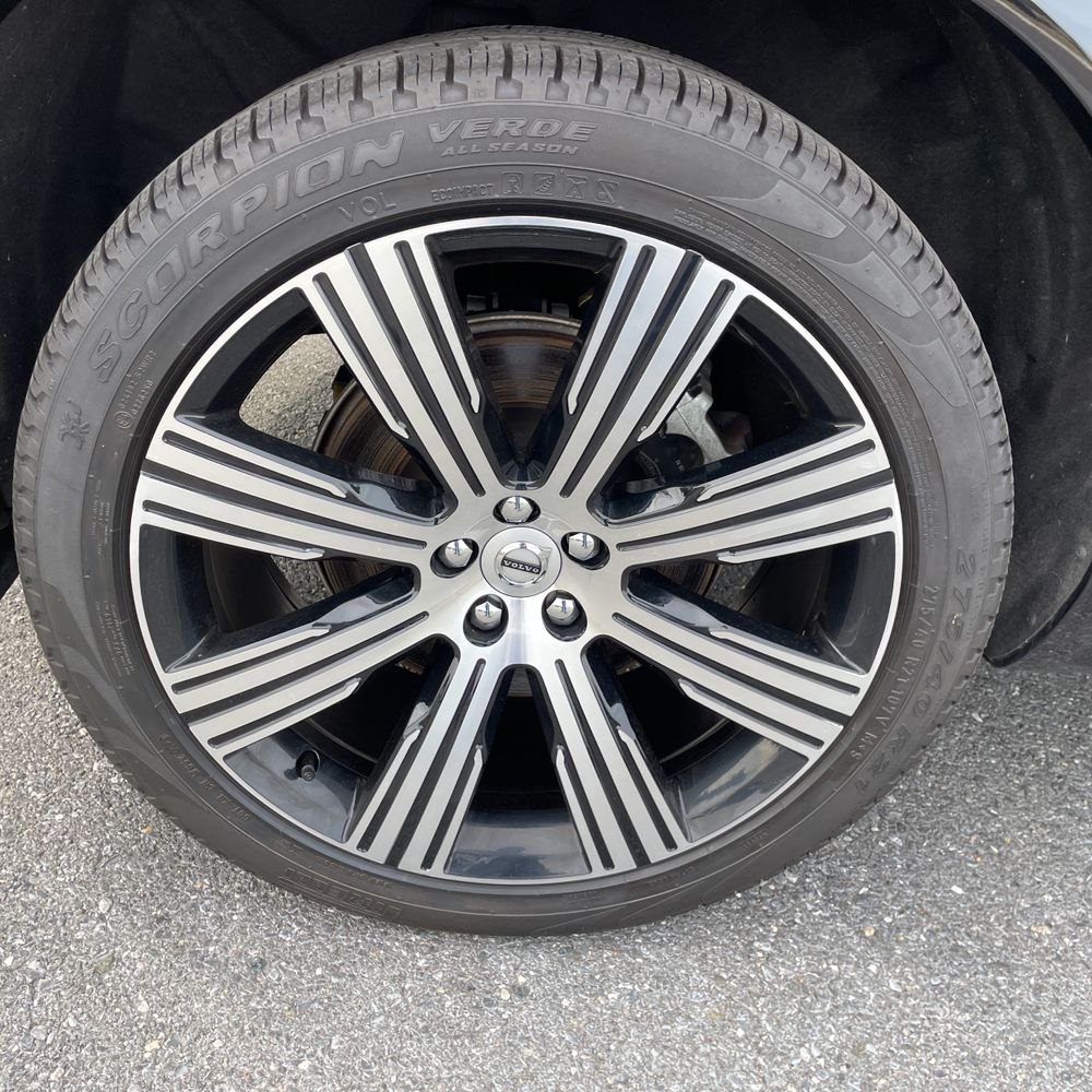 2023 Volvo XC90 T8 - Plus