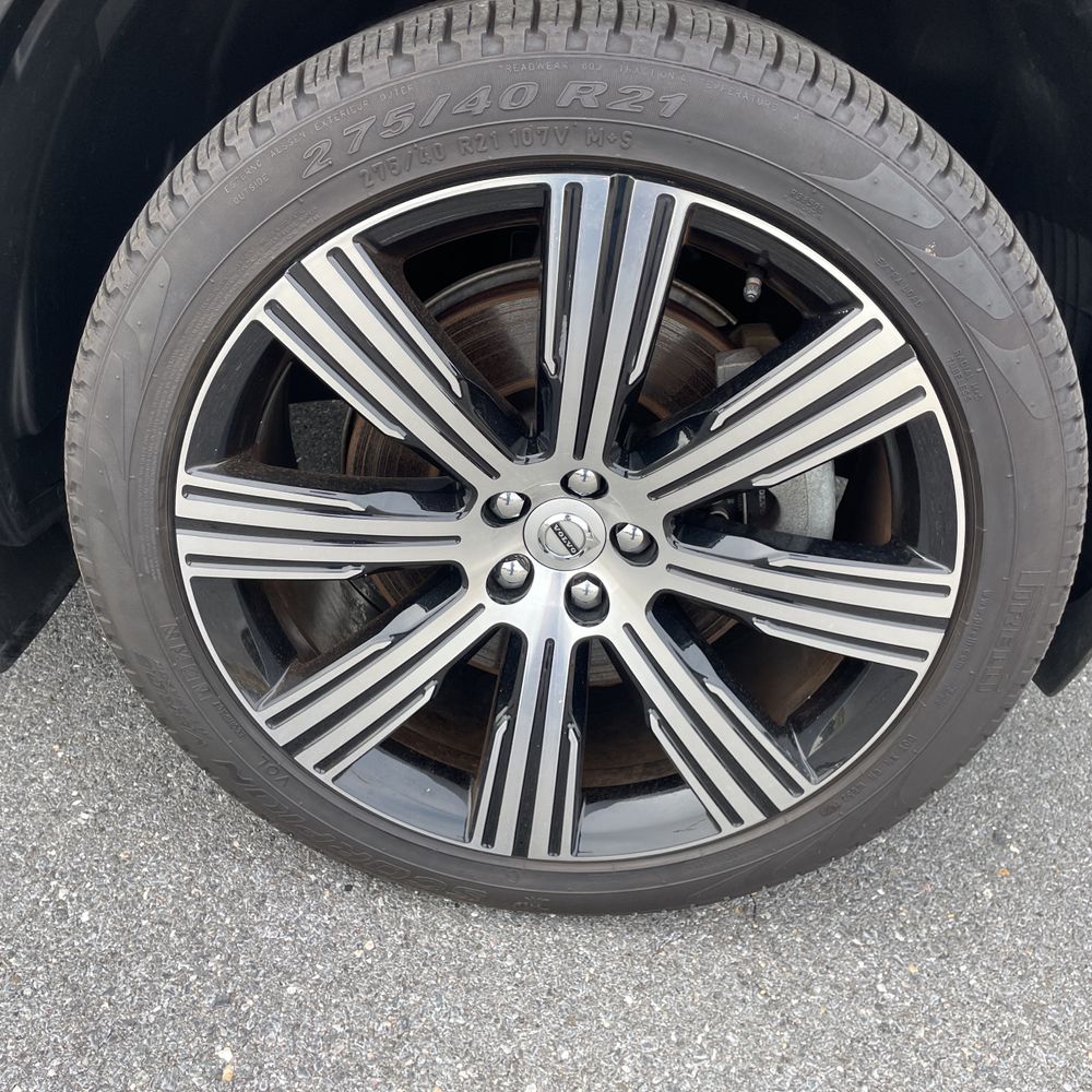 2023 Volvo XC90 T8 - Plus