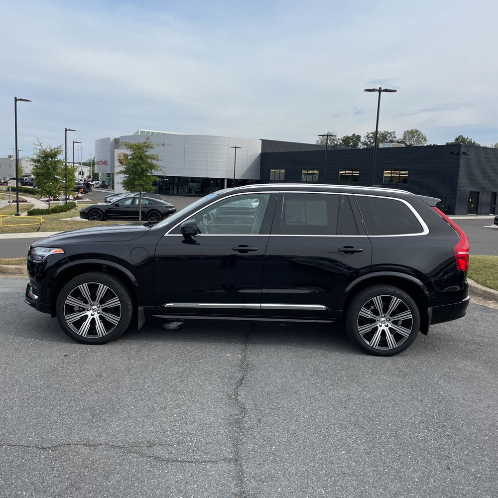 2023 Volvo XC90 T8 - Plus
