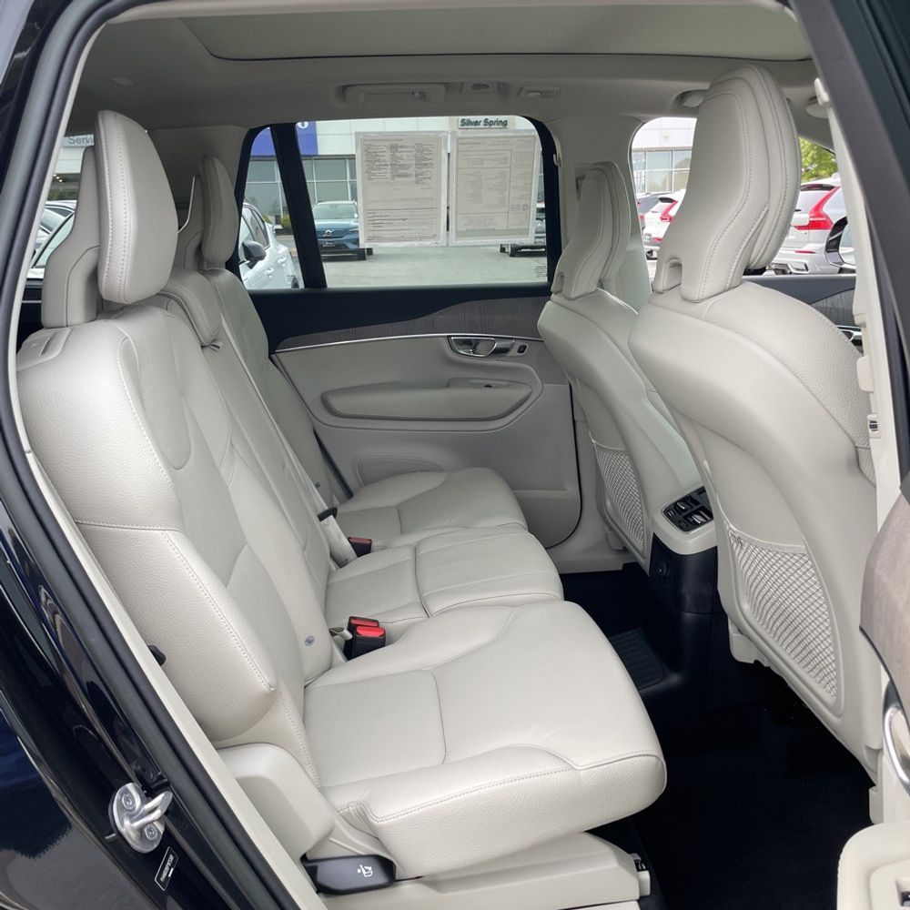 2023 Volvo XC90 T8 - Plus