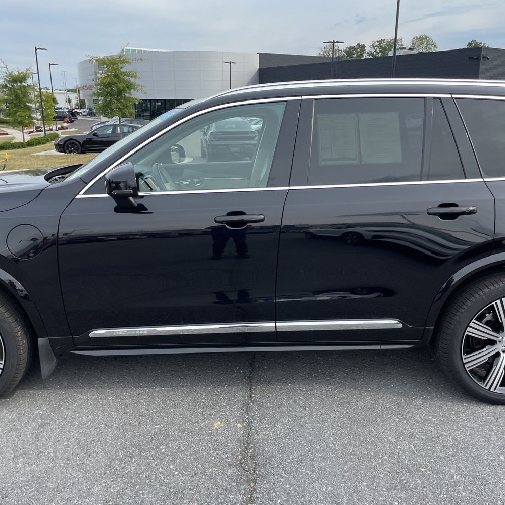 2023 Volvo XC90 T8 - Plus