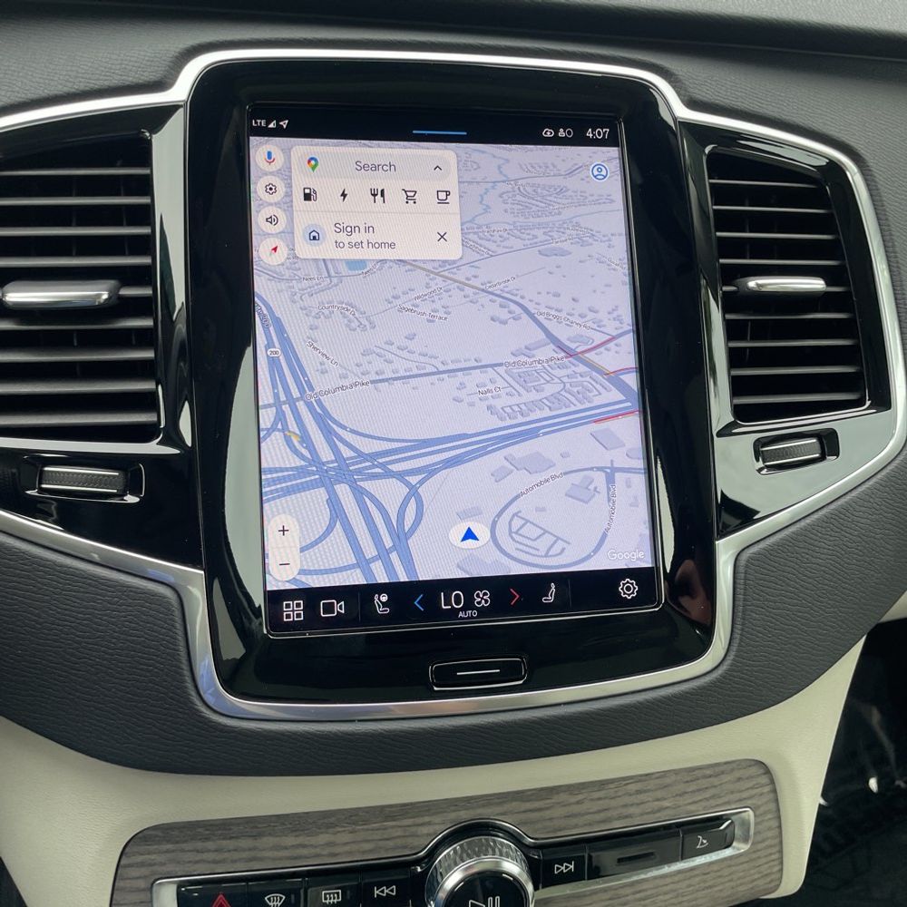 2023 Volvo XC90 T8 - Plus