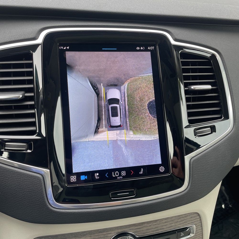 2023 Volvo XC90 T8 - Plus