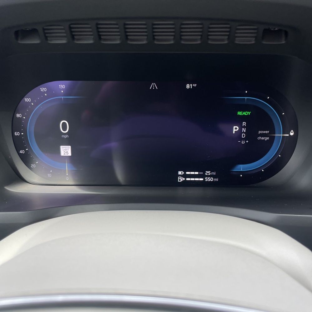 2023 Volvo XC90 T8 - Plus