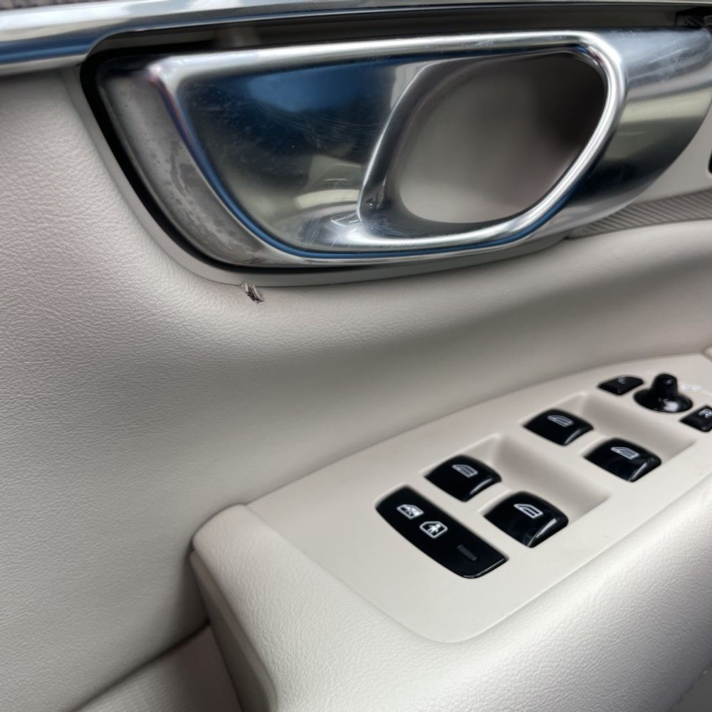 2023 Volvo XC90 T8 - Plus