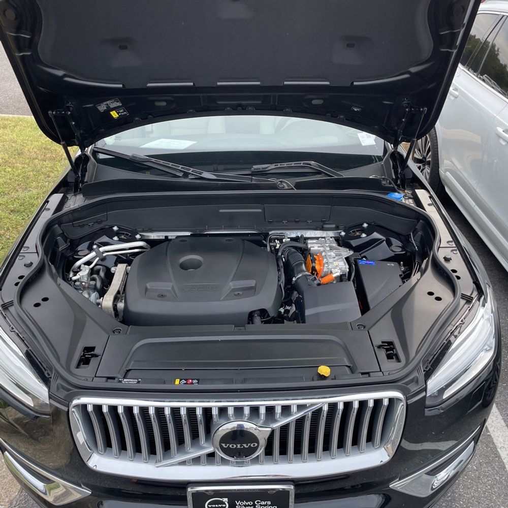 2023 Volvo XC90 T8 - Plus