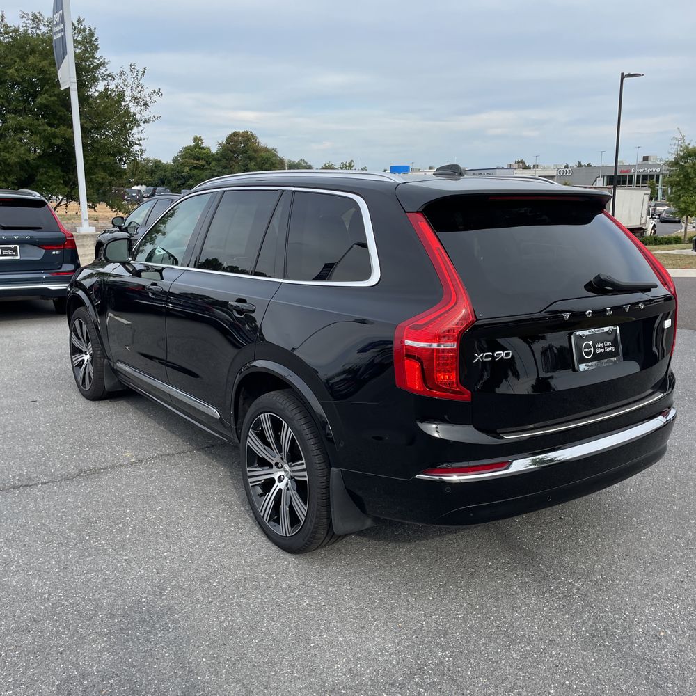 2023 Volvo XC90 T8 - Plus