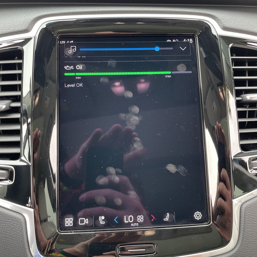 2023 Volvo XC90 T8 - Plus