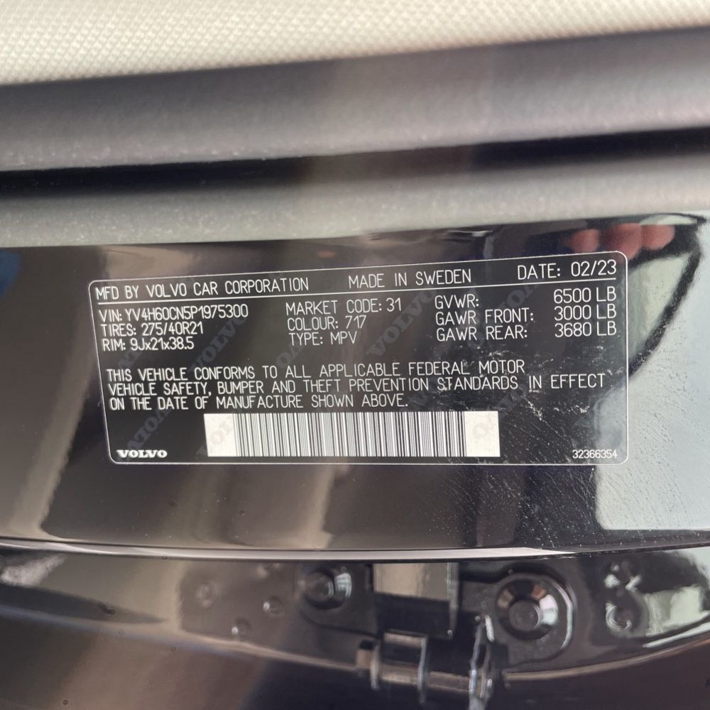 2023 Volvo XC90 T8 - Plus