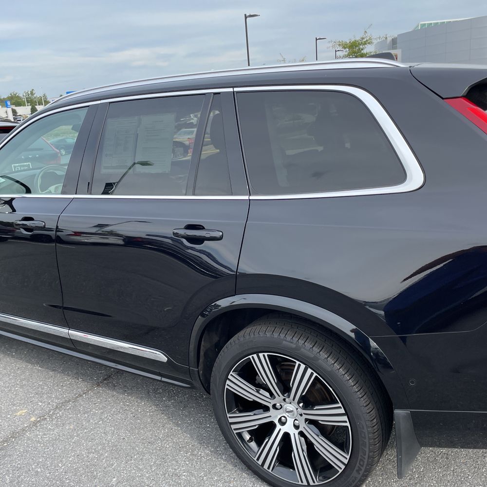2023 Volvo XC90 T8 - Plus