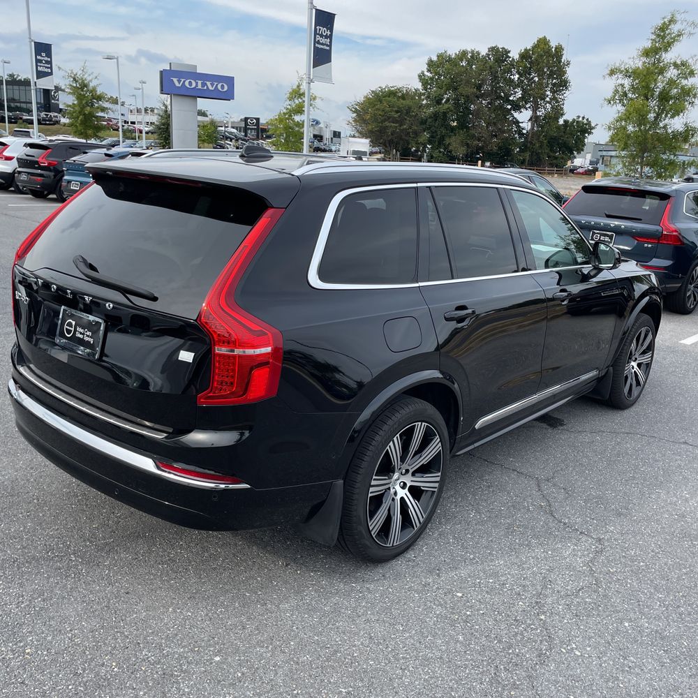 2023 Volvo XC90 T8 - Plus