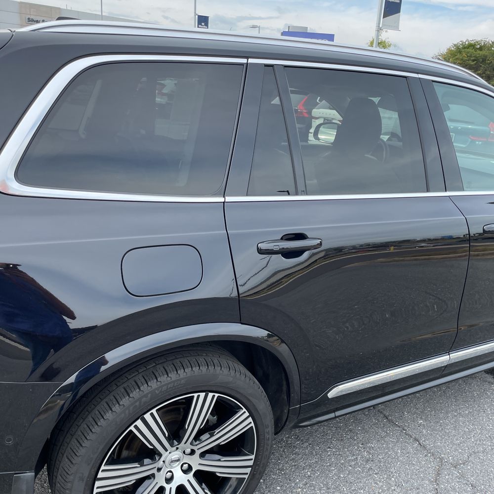 2023 Volvo XC90 T8 - Plus