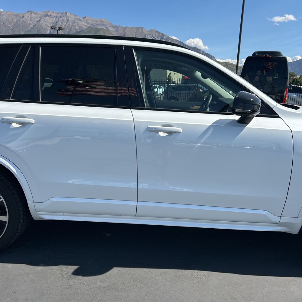 2023 Volvo XC90 T8 - Plus