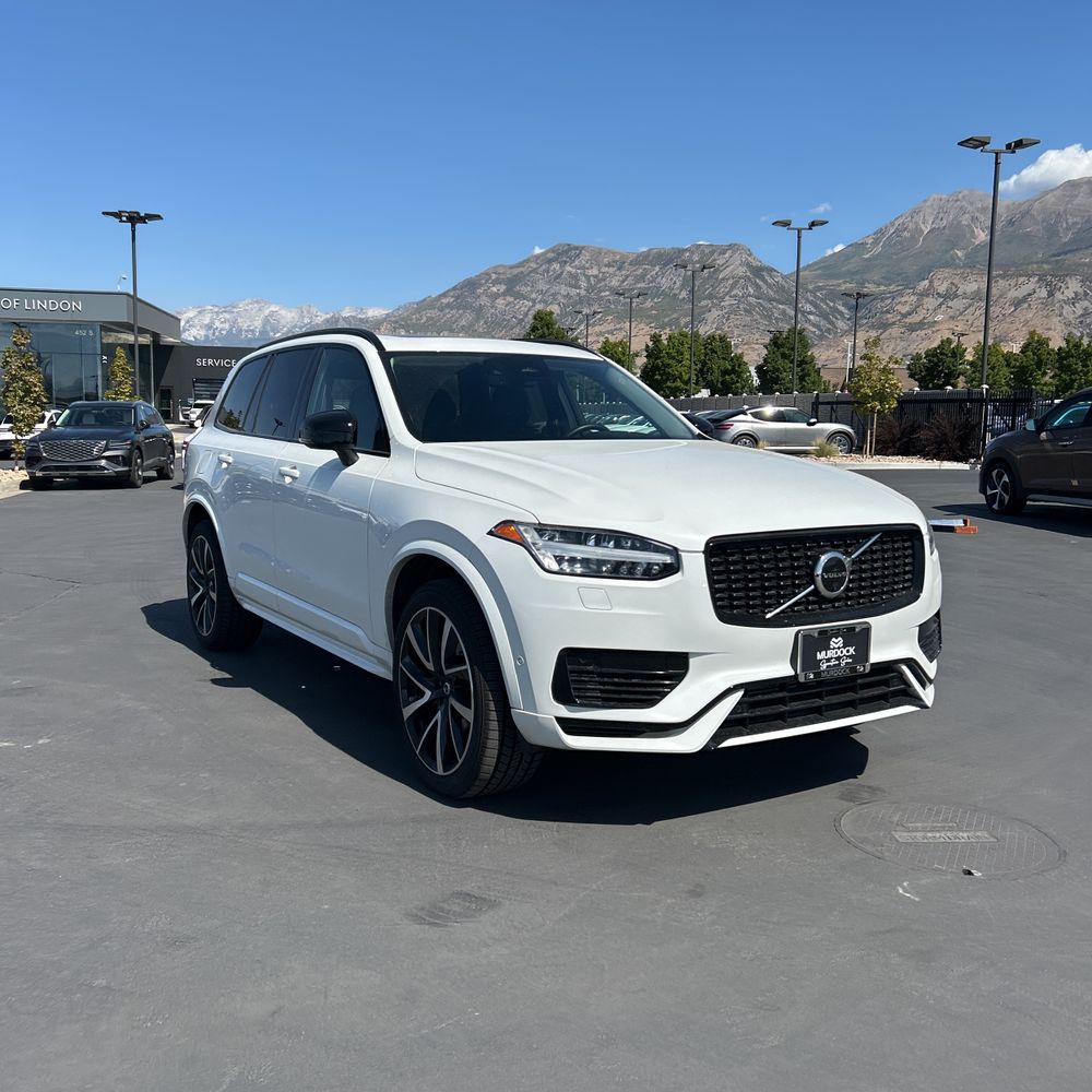 2023 Volvo XC90 T8 - Plus