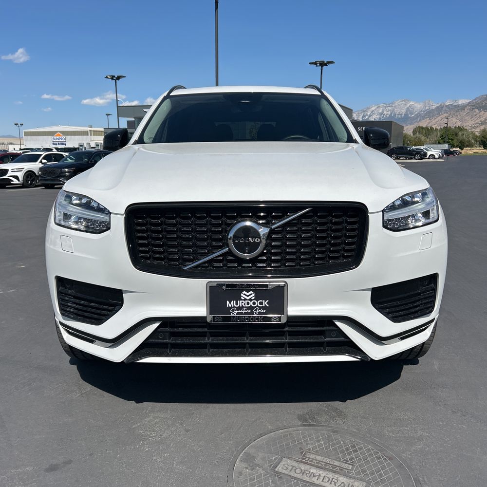 2023 Volvo XC90 T8 - Plus