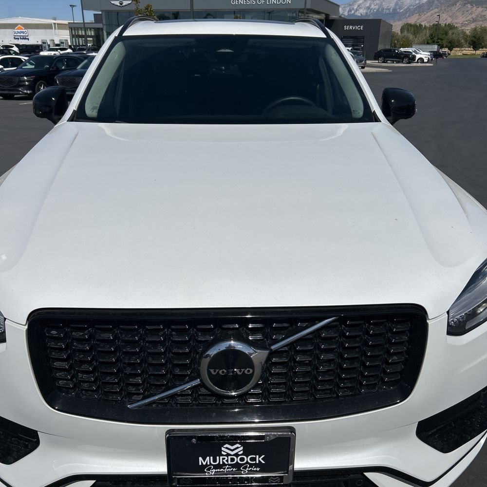 2023 Volvo XC90 T8 - Plus