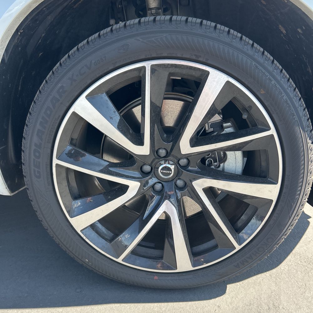 2023 Volvo XC90 T8 - Plus