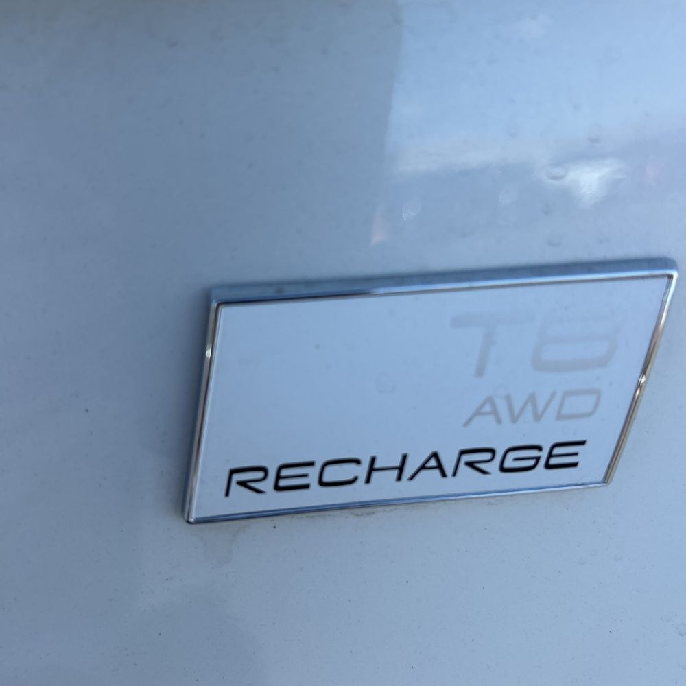 2023 Volvo XC90 T8 - Plus