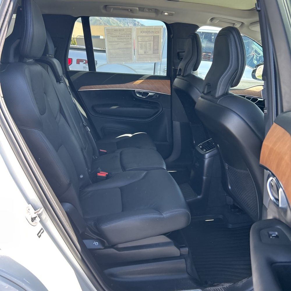 2023 Volvo XC90 T8 - Plus