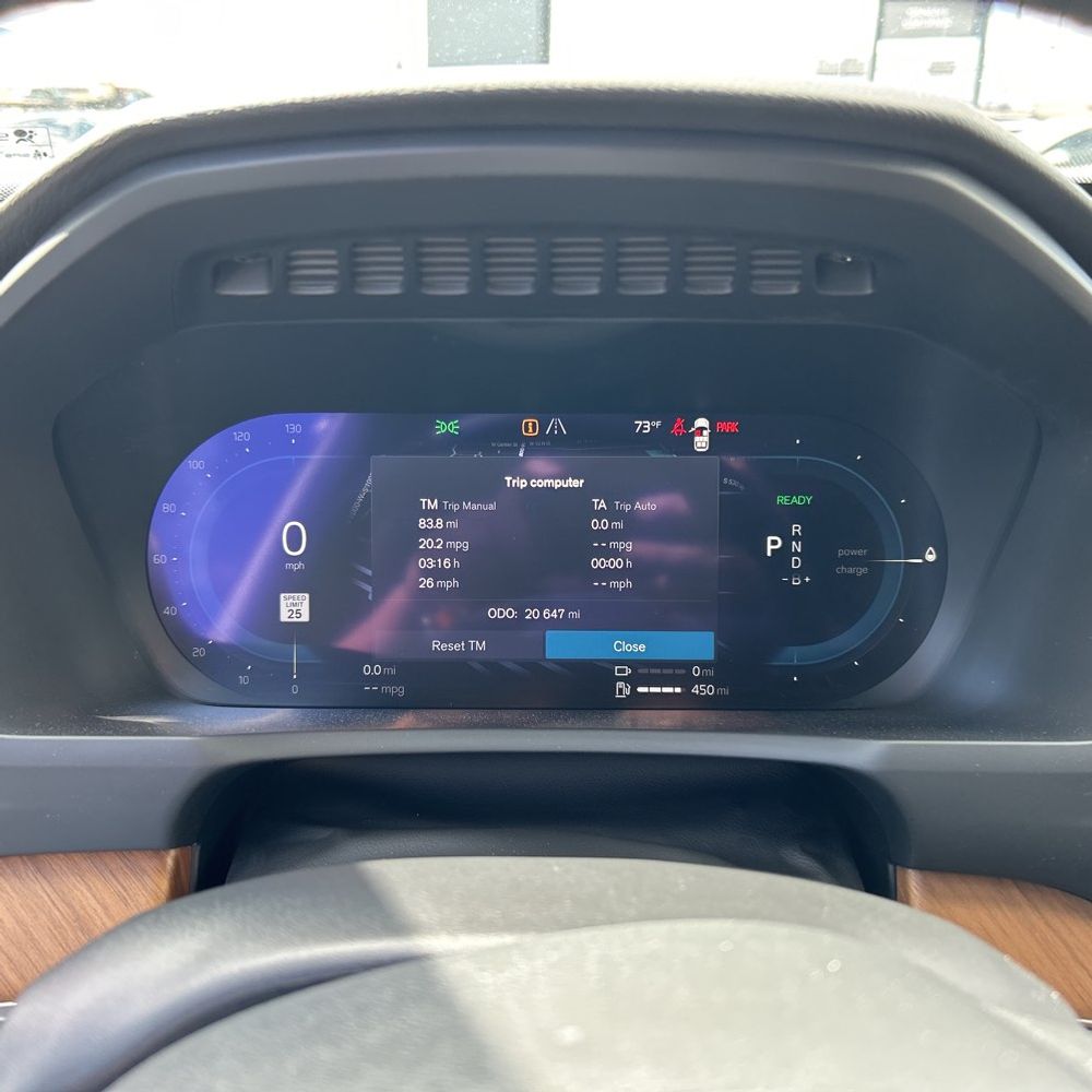 2023 Volvo XC90 T8 - Plus