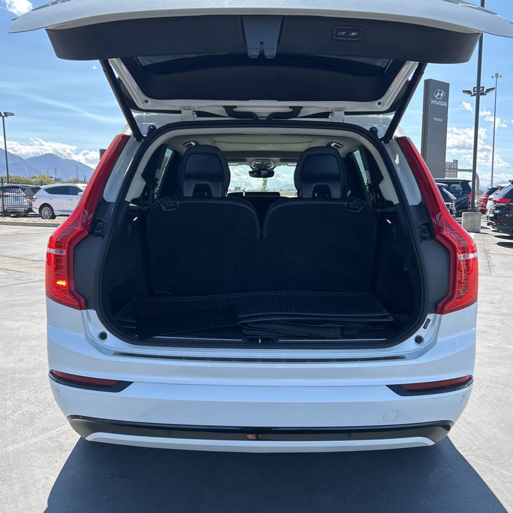 2023 Volvo XC90 T8 - Plus