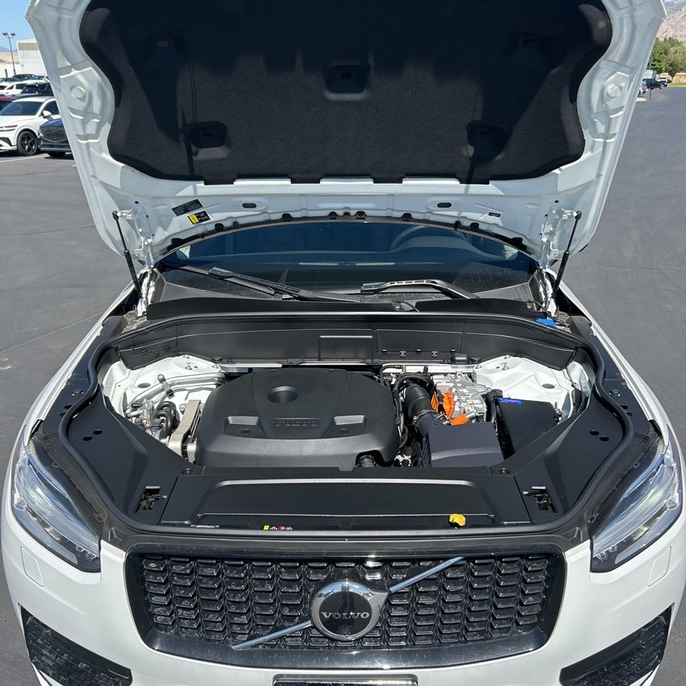 2023 Volvo XC90 T8 - Plus