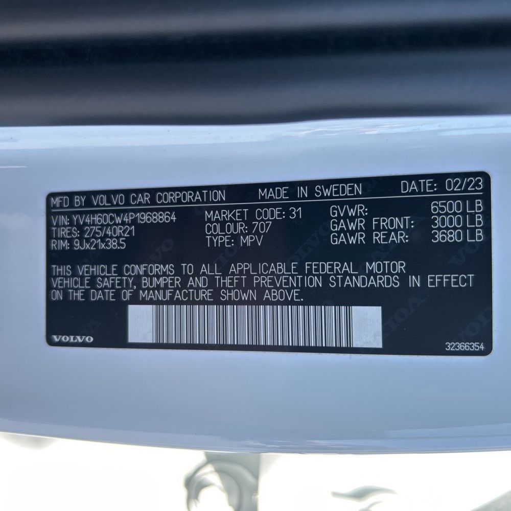 2023 Volvo XC90 T8 - Plus